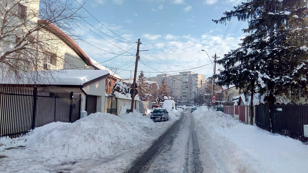 zapada ninsoare ninsori vremea meteo iarna casa case