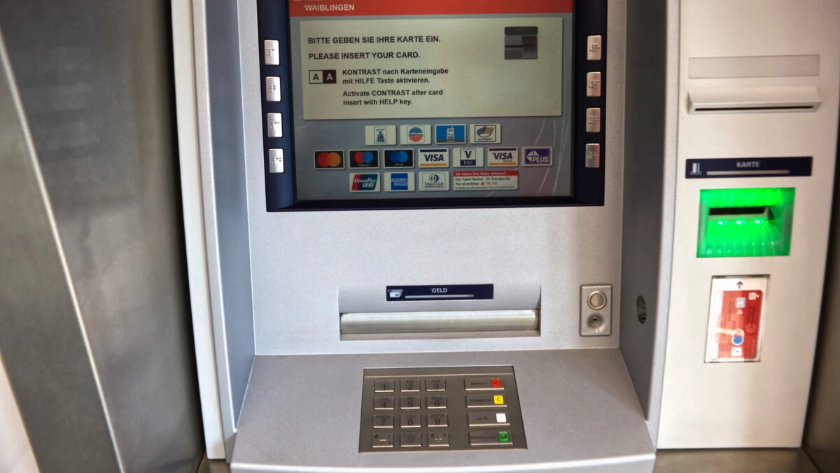 Se elimină ATM-urile. Avertisment pentru cei care își țin banii pe card. Decizia este ireversibilă