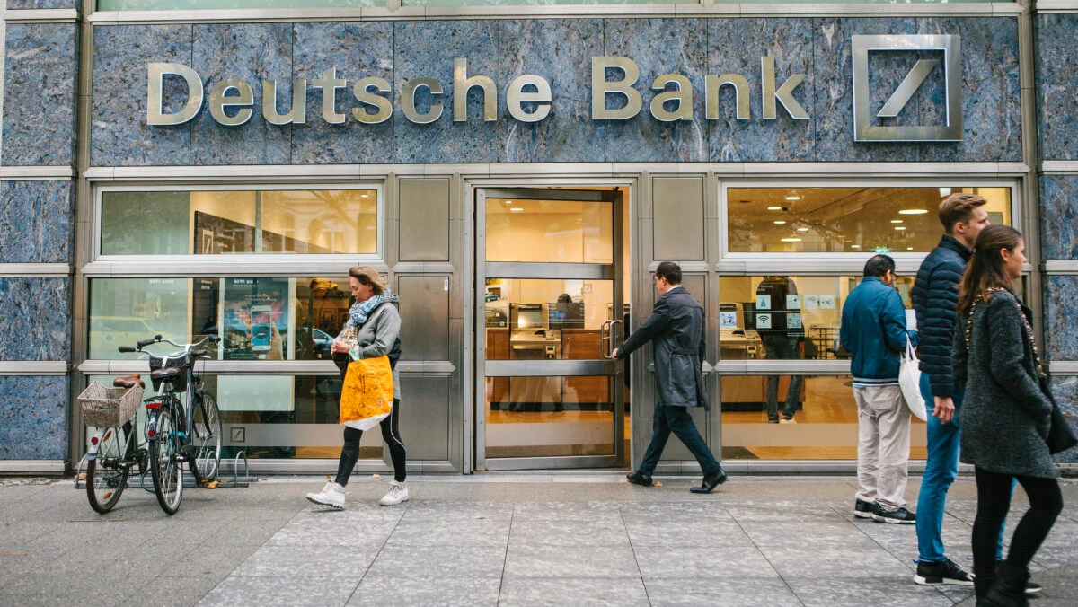 Deutsche Bank: Industria auto, un risc major pentru Germania în contextul schimbărilor economice