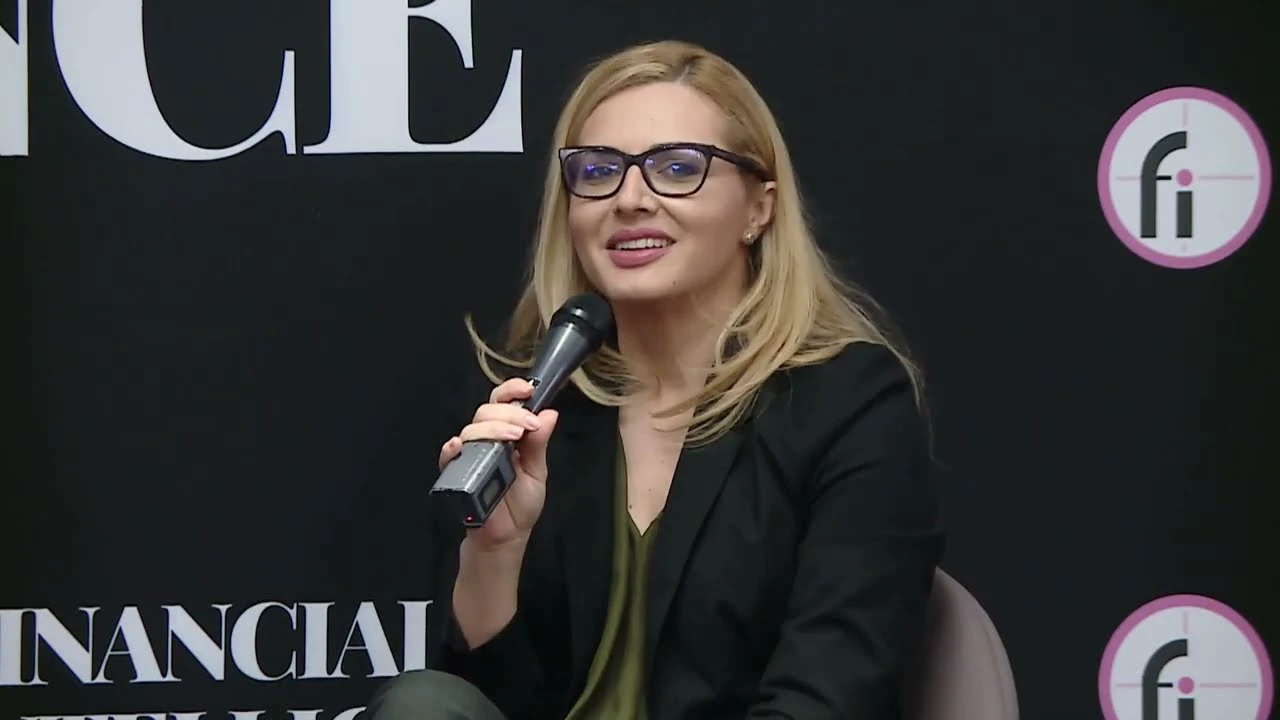 Adina Călin, Director al Direcției Produse și Servicii Bancare din cadrul CEC Bank