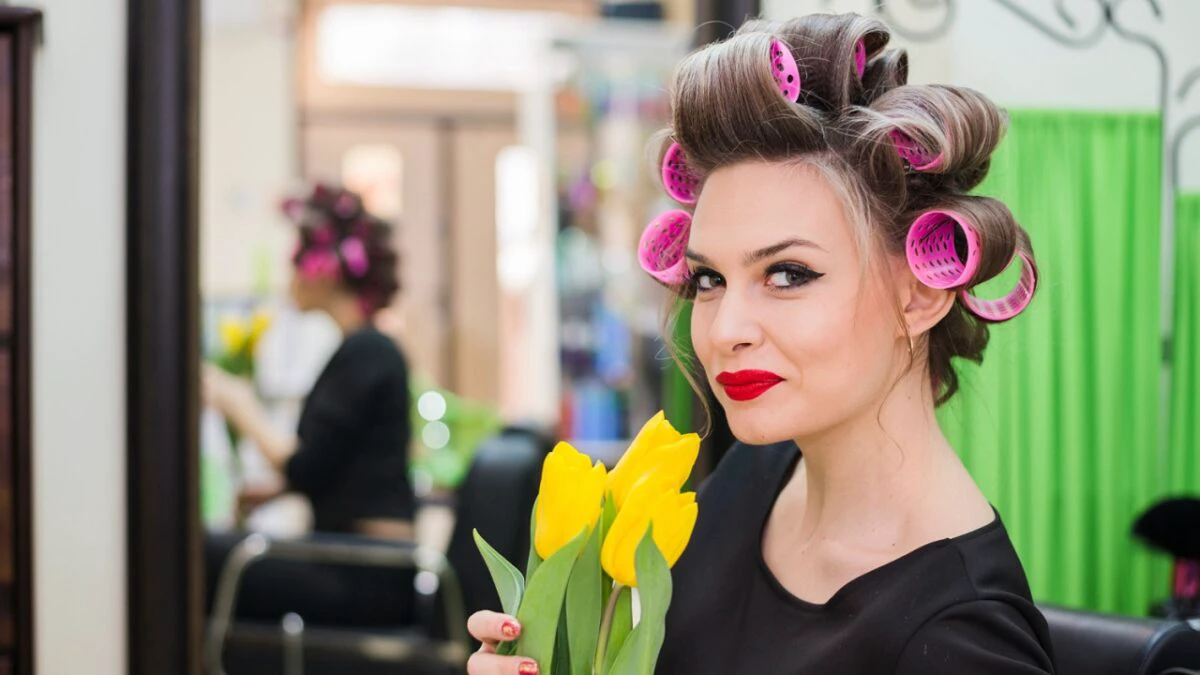 Bigudiurile se întorc la modă! Cum să le folosești în 2025