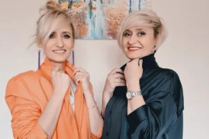 Adina și Oana Timofte și-au construit o notorietate ca specialiste în numerologie și astrologie. (sursă foto: Facebook)