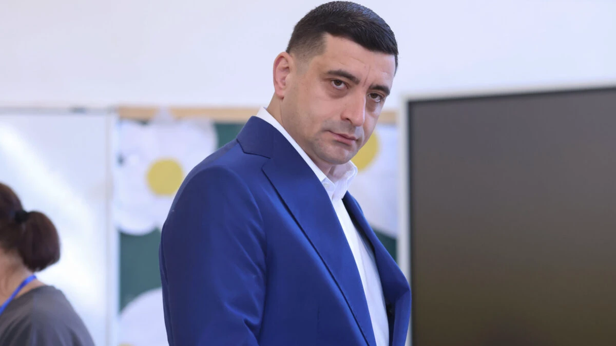 George Simion își pregătise discursul de președinte: România, sau cel puțin o parte din ea, s-a trezit. Redeșteptare națională!