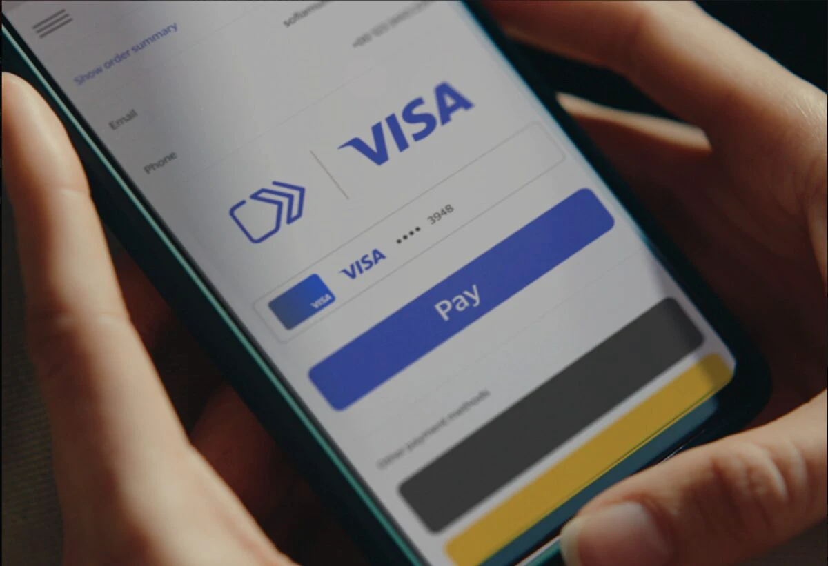 Anunț pentru românii cu card bancar. Decizie pentru cei care fac plăți cu Visa: Rezolvăm 2 probleme simultan