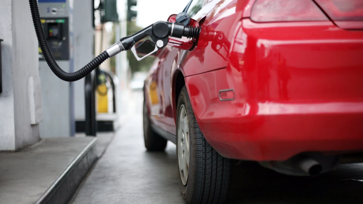 Lovitură pentru șoferii cu mașini pe benzină sau motorină. Se aplică de astăzi, 20 mai 2025