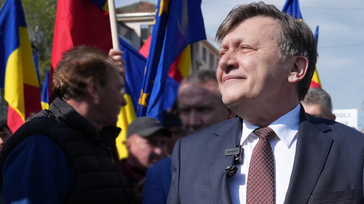 Cum pot românii să apere Europa? Crin Antonescu: Este sub atac. Dinăuntru și din afară