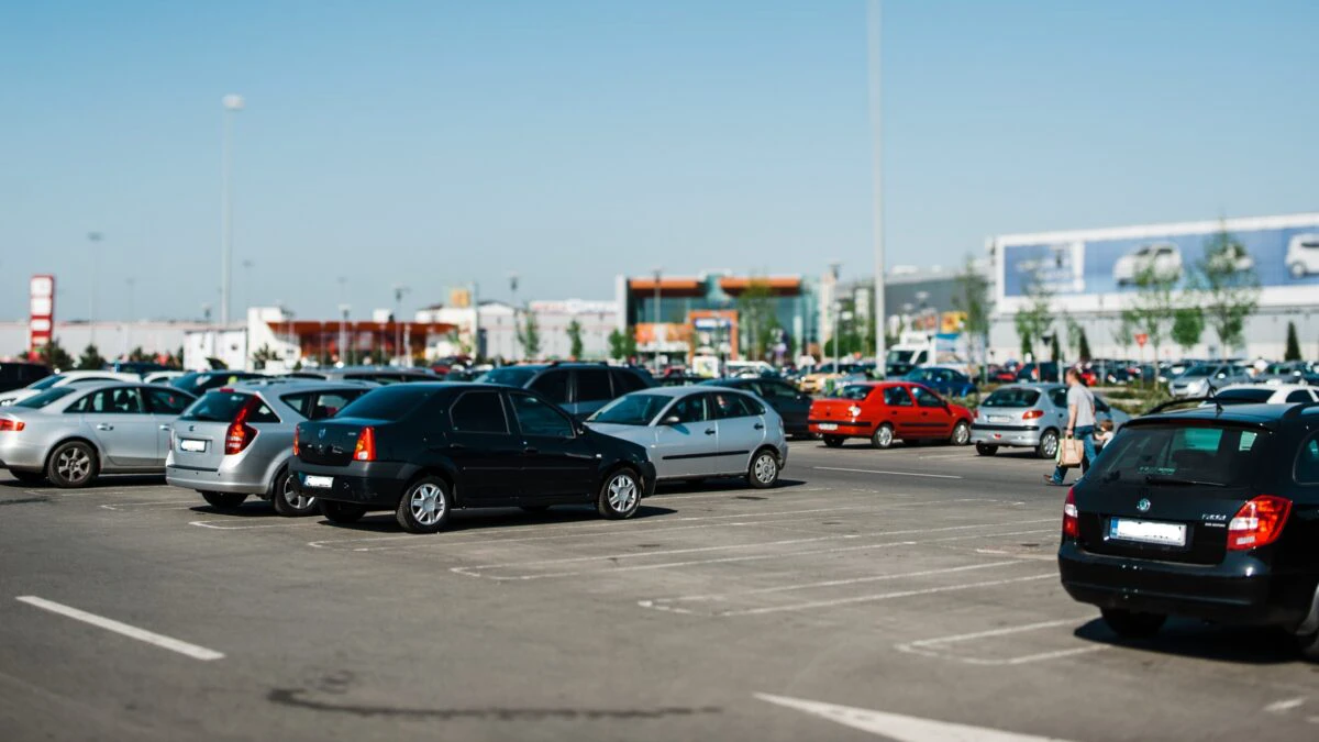 Lege pentru șoferi la mall și supermarket. Ți se suspendă permisul în parcare. Poliția nu trebuie să fie prezentă