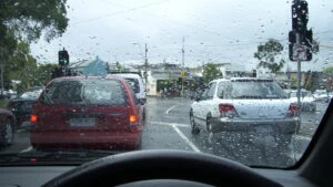 masini soferi trafic ploaie