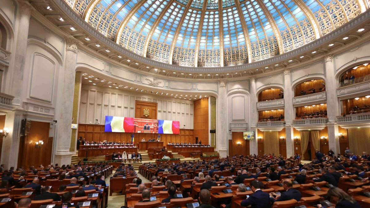 Sindicaliștii din Senat și Camera Deputaților avertizează: Reducerile salariale pot duce sub pragul minim de trai