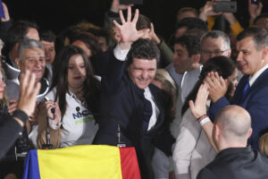 Nicușor Dan, mulțime 2