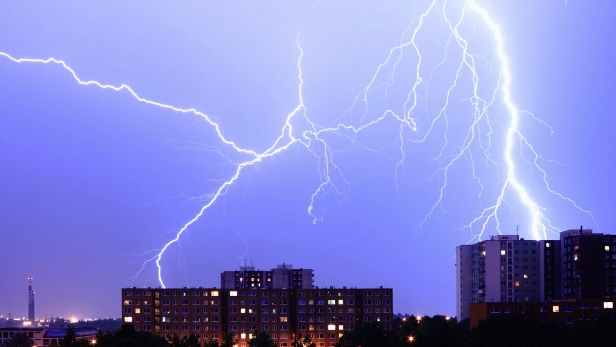 Vijelii, grindină și ploi torențiale lovesc România. ANM a emis alertă de ultimă oră pentru 16 județe