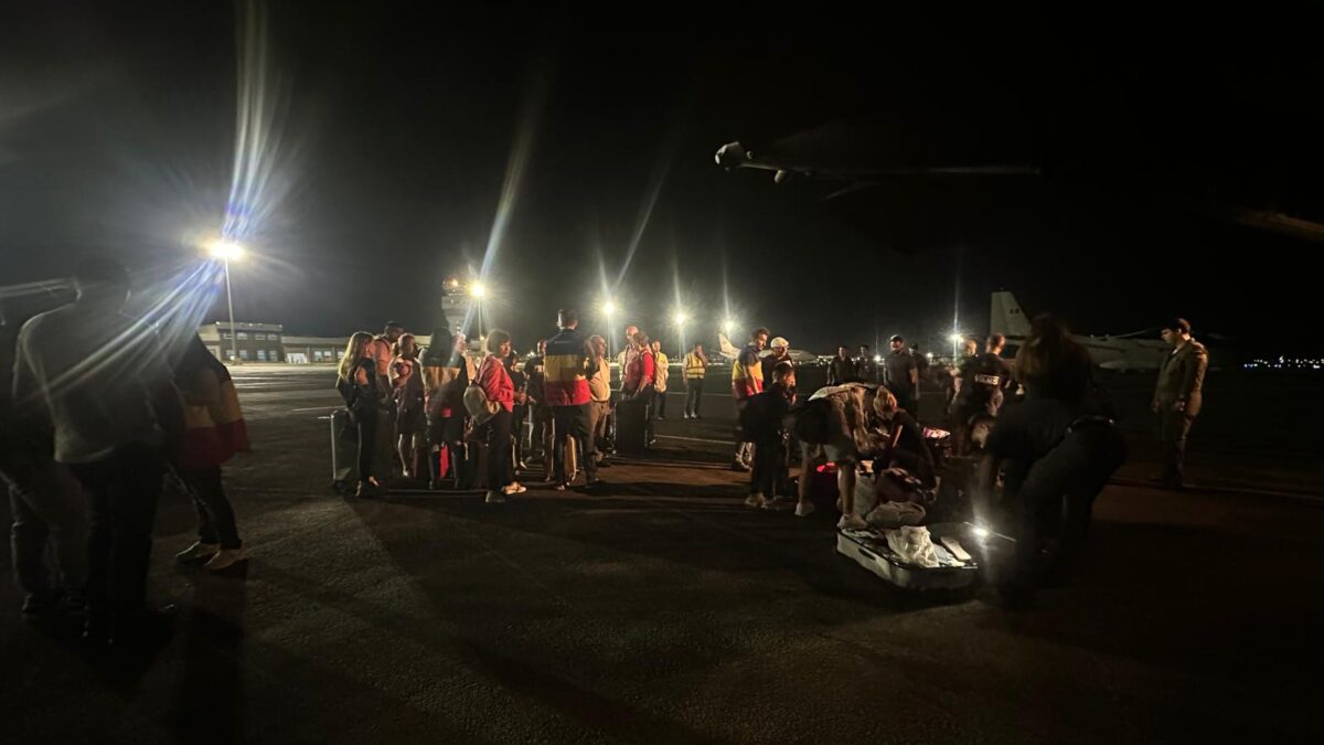 Românii din zona de conflict armat din Orientul Apropiat au fost repatriați în România, la cererea acestora, de către Guvernul României