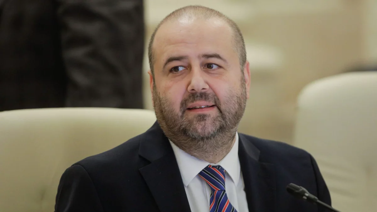 A fost paznic la judecătorie, acum „scrie” Constituția. Cine e controversatul Mihai Busuioc, noul judecător CCR