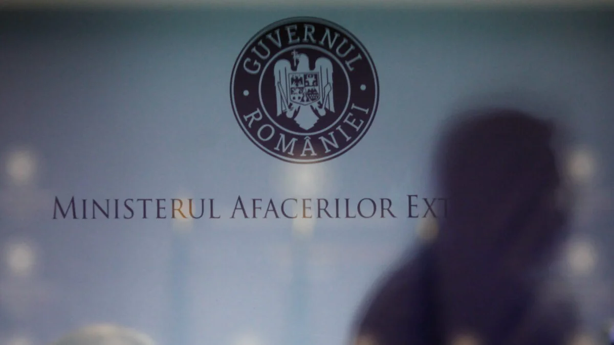Taxe pentru românii din străinătate. MAE strânge bani de la cei plecați la muncă peste hotare. Ce va oferi la schimb