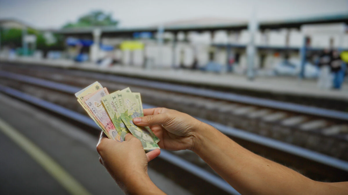 Regula obligatorie pentru gunoi. Se aplică amendă 2.000 de lei. Interzis total în locurile publice