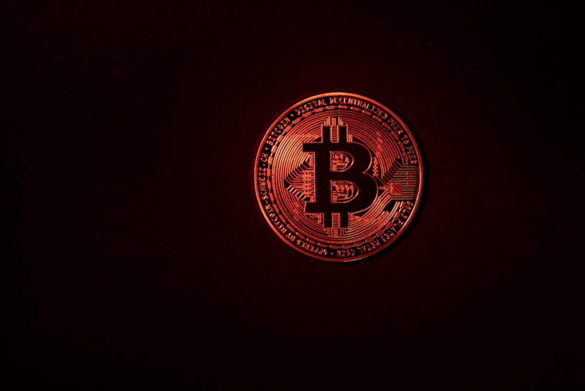 Câți bani ar trebui să investești în Bitcoin în 2025?