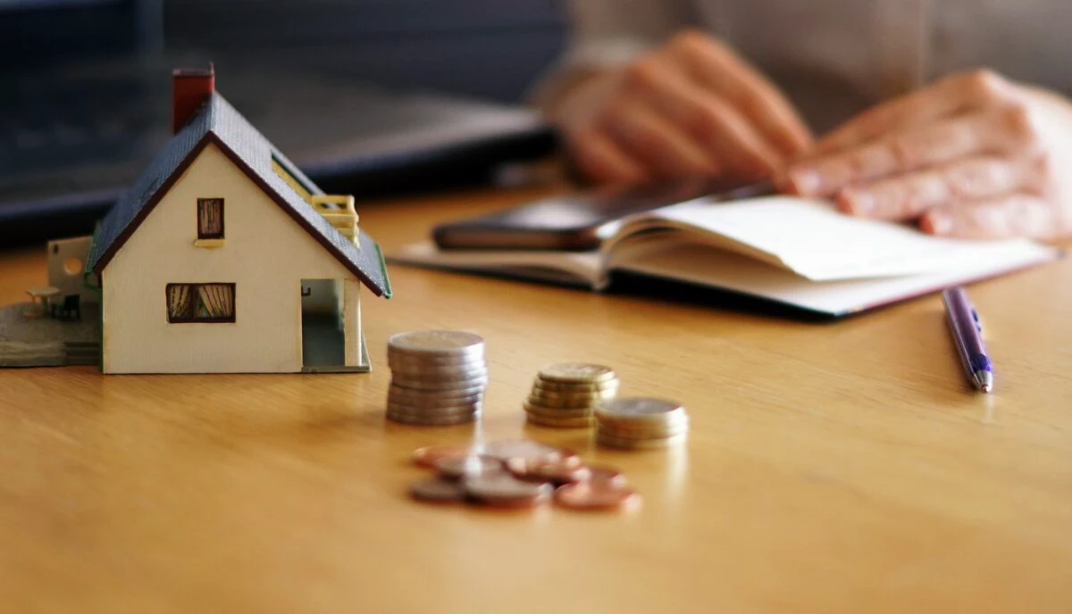 Vrei să îți cumperi o locuință? Află diferențele dintre un credit Prima Casă și un credit ipotecar cu dobândă fixă