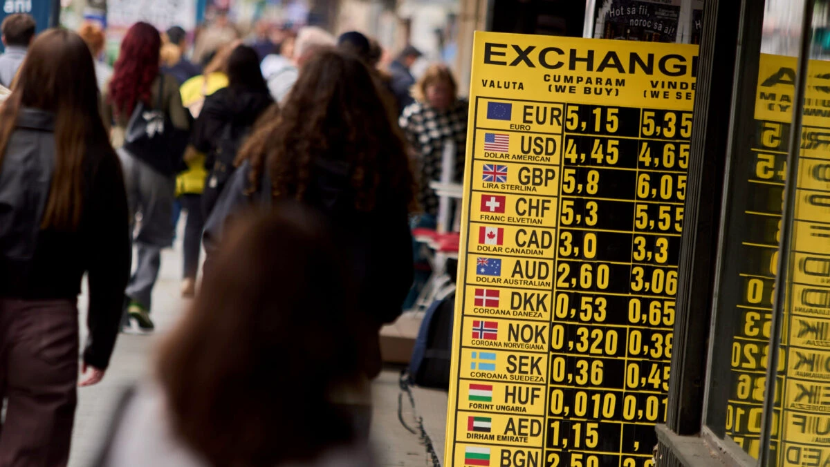 Curs valutar vineri, 13 iunie. Euro explodează față de leu. Dolarul, lira și aurul urmează aceeași tendință
