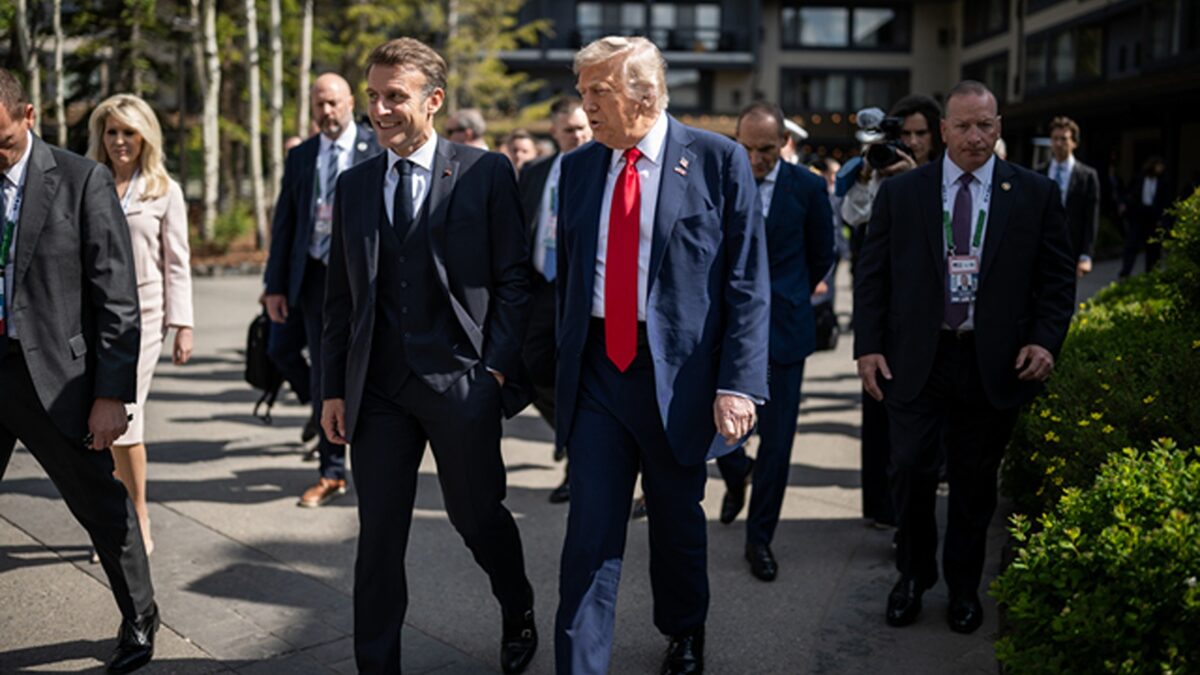 Macron atacă politica SUA: Este o aberaţie să ceri Europei să cheltuiască mai mult pentru apărare în contextul războiului comercial