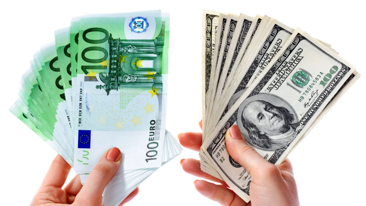 Euro a ajuns la cel mai ridicat nivel faţă de dolarul american din ultimii patru ani