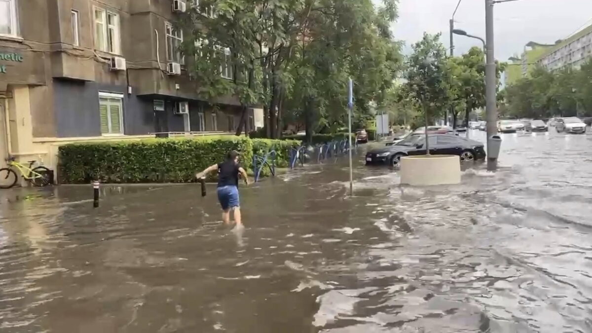 Ploile și inundațiile devastatoare, semn al încălzirii globale. Roxana Bojariu: Nu scăpăm de ploi în zilele următoare