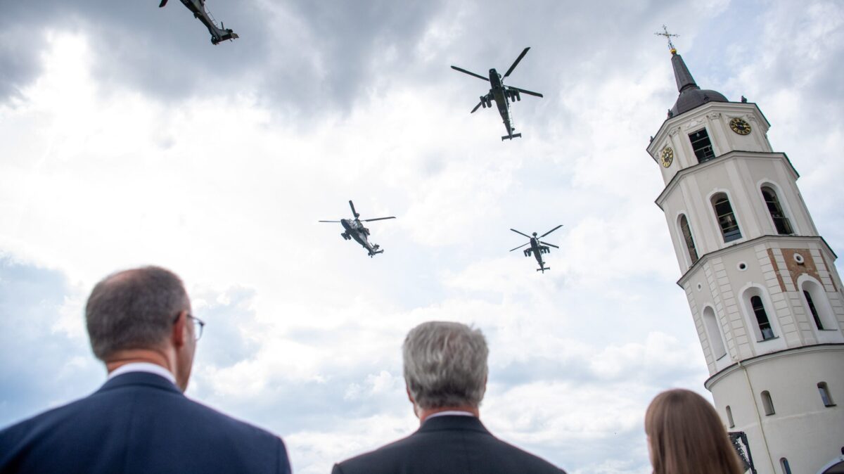 Liderii din flancul estic și nordic al NATO se reunesc la Vilnius. Participă și președintele Nicușor Dan