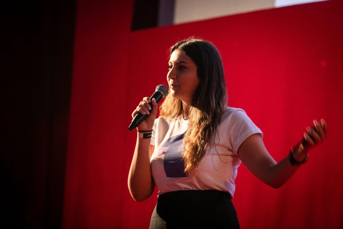 Andreea Oglagea și A.R.T. Fusion reușesc să mai „vindece” puțin societatea