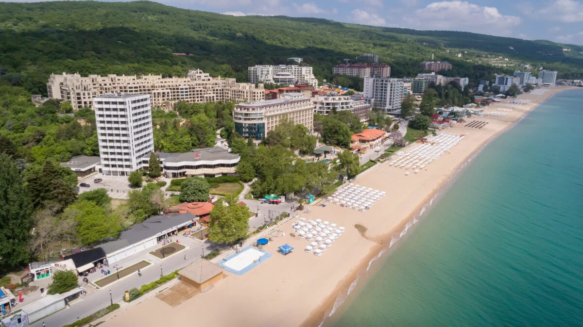 Vacanță de coșmar la 5 stele! Doi români, umiliți în Bulgaria: „Am mâncat pâine veche!”