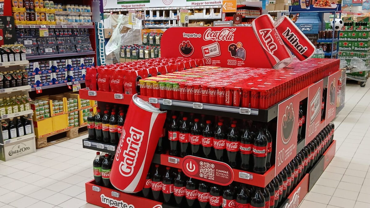 Carrefour semnează un acord unic cu îmbuteliatorii Coca-Cola pentru reducerea deșeurilor de ambalaje și a emisiilor de carbon
