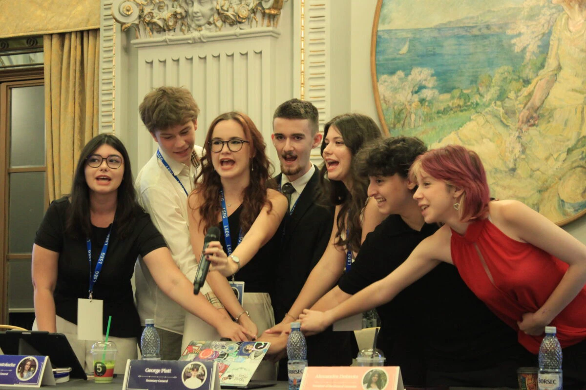 Un adolescent român democratizează dezbaterea globală: conferință ONU deschisă tuturor liceenilor