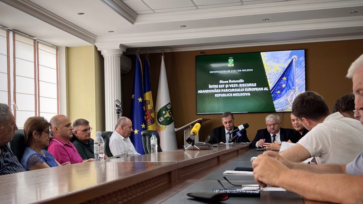 Dezbatere la Chișinău. Avertisment al experților: „Republica Moldova riscă o izolare periculoasă”