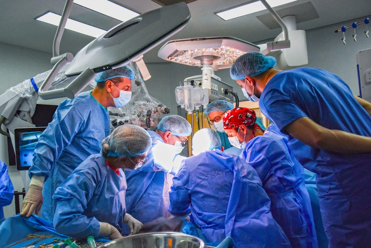 Transplantul hepatic de la donator viu, poate cea mai dificilă și complexă operație din chirurgia generală