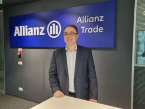 1 din 12.870 Fwd: Allianz Trade: Cum gestionează Europa și SUA presiunile comerciale și incertitudinile economice – Analiză WCR 2025 Mesaje primite Alexandra Iana Ataşamente 21:36 (acum 24 de minute) către eu ---------- Forwarded message --------- De la: Ancuta Paraschivoiu Date: lun., 14 iul. 2025 la 16:17 Subject: Fwd: Allianz Trade: Cum gestionează Europa și SUA presiunile comerciale și incertitudinile economice – Analiză WCR 2025 To: Alexandra Iana ---------- Forwarded message --------- De la: Date: lun., 14 iul. 2025 la 10:19 Subject: Allianz Trade: Cum gestionează Europa și SUA presiunile comerciale și incertitudinile economice – Analiză WCR 2025 To: Bună dimineața, Vă rog să găsiți atașat cel mai nou comunicat de presă Allianz Trade, bazat pe o analiză globală privind capitalul de lucru (Working Capital Requirements – WCR) în 2024 și începutul lui 2025. Într-un an cu volatilitate ridicată, raportul arată cum companiile din Europa de Vest și cele din America de Nord au răspuns diferit la provocările legate de lichiditate, termene de plată, acumulare de stocuri și incertitudine economică. Europa a ajuns la un nivel record al WCR – pe fondul extinderii creditului comercial și al stocurilor mari – în timp ce companiile nord-americane au pus accentul pe flexibilitate și eficiență operațională. Pentru România, observațiile sunt în linie cu tendințele din regiune: creșterea duratei ciclului de conversie numerar, presiuni iscal suplimentare și o nevoie tot mai mare de finanțare pe termen scurt. Comunicatul oferă o sinteză clară a principalelor concluzii, date comparative și grafice utile pentru presa de business și economic. Dacă aveți nevoie de detalii în plus sau de un punct de vedere suplimentar din partea Allianz Trade, vă rămân la dispoziție. Vă doresc o săptămână cu spor, Denisa -- Denisa Dobrota Public Advisor +40 744 499 900 denisa.dobrota@publicadvisors.ro 75 Vulturilor Street, Ground floor, District 3, Bucharest publicadvisors.ro 3 atașamente • Scanat de Gmail Mihai Chipirliu, CFA - Risk Director, Allianz Trade