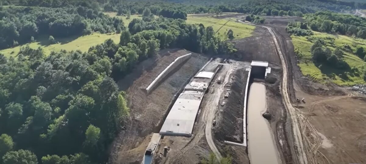 Cel mai lung tunel din istoria autostrăzilor din România. Cum arată cei 2 km de galerie subterană pe A1 (VIDEO)