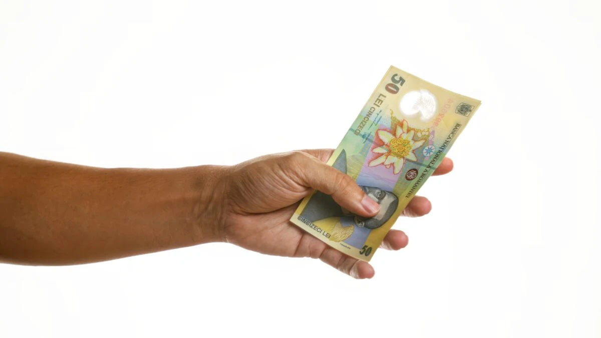 Românii vor plăti CASS de două ori. Legea a intrat deja în vigoare: Un efect secundar nedorit