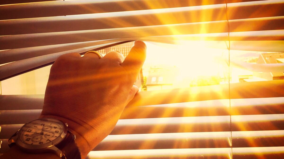 Canicula nu influențează doar clima, ci și sănătatea. Cum accelerează temperaturile ridicate îmbătrânirea