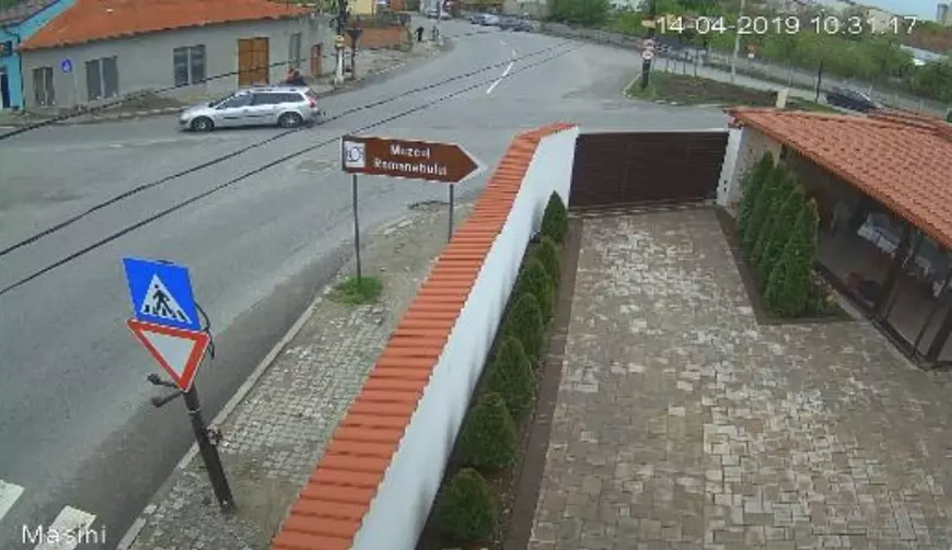 Maşina lui Dincă, trecând prin locul din care a dispărut Luiza