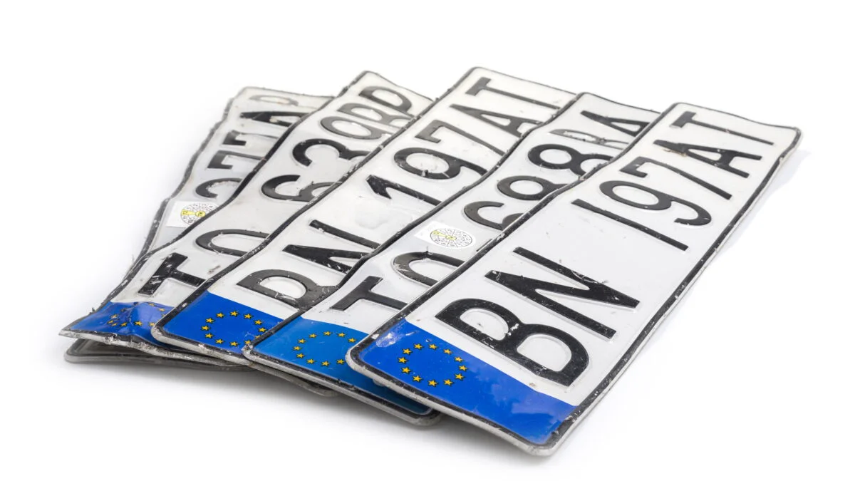 Se verifică plăcuțele din înmatriculare. Șoferii din România care se aleg cu dosar penal și închisoare