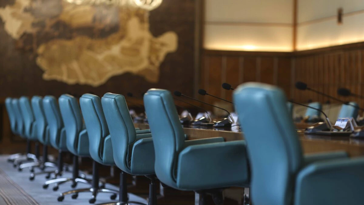 30% dintre angajații din administrație ar putea fi concediați. Sindicatele acuză Guvernul