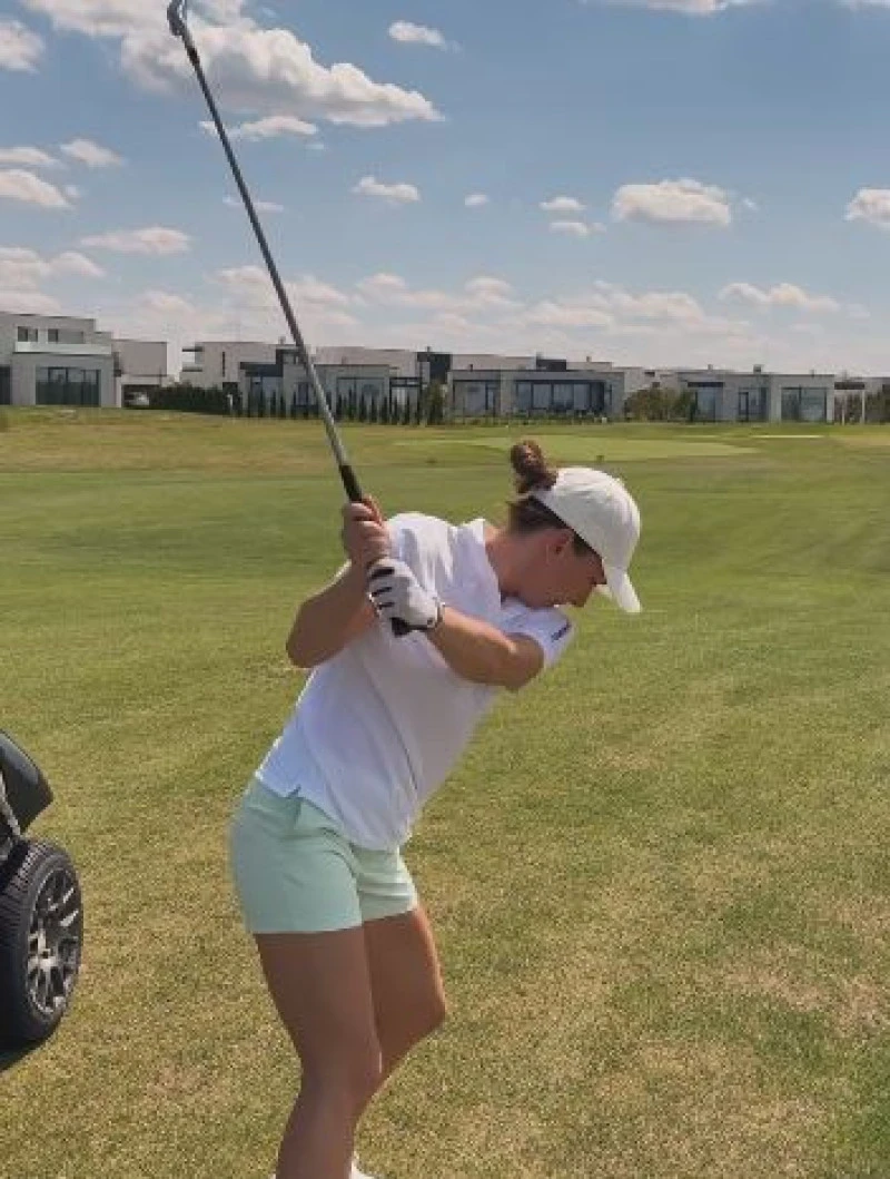 simona halep golf
