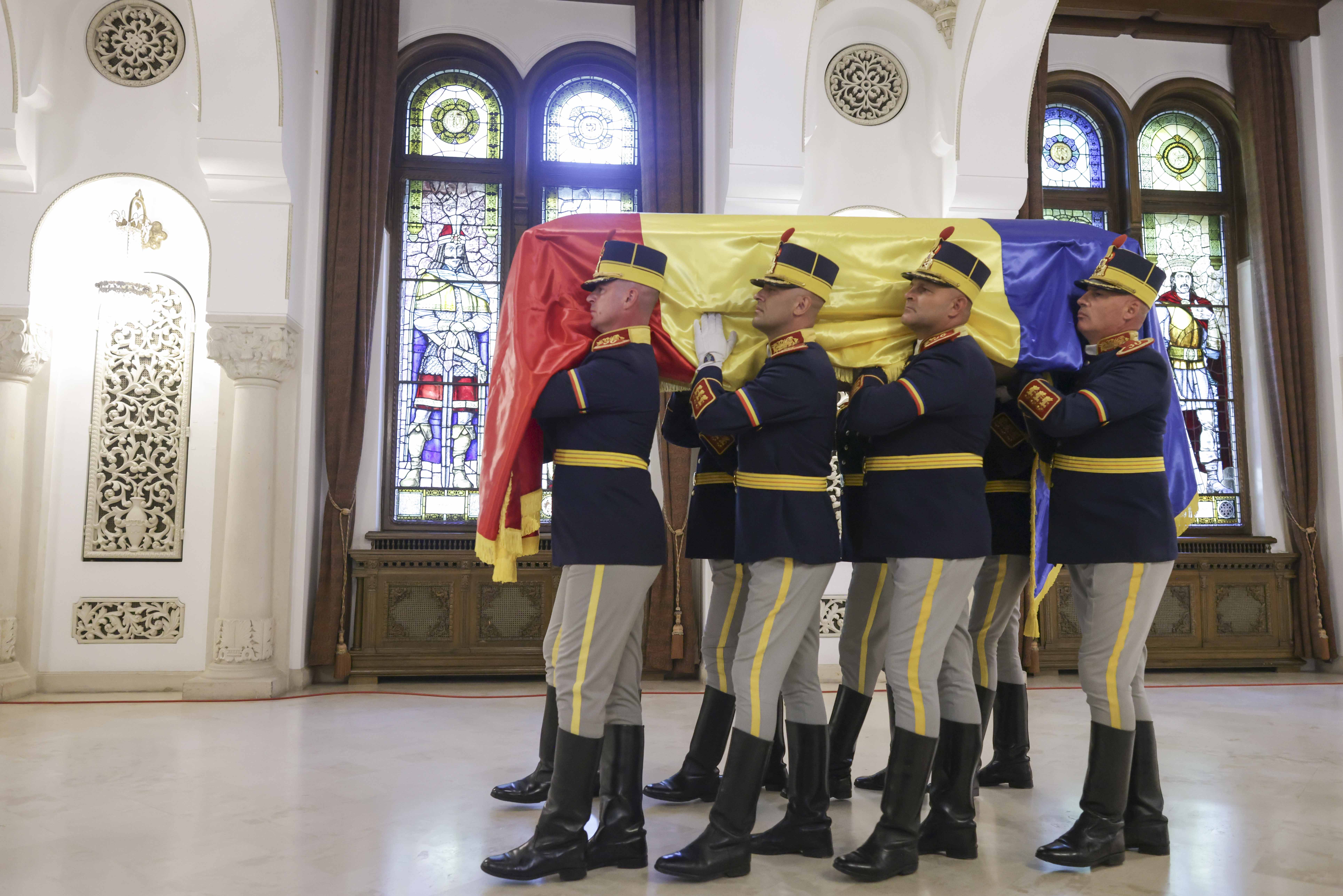 FUNERALII ILIESCU ZIUA 207 INQUAM Photos George Calin