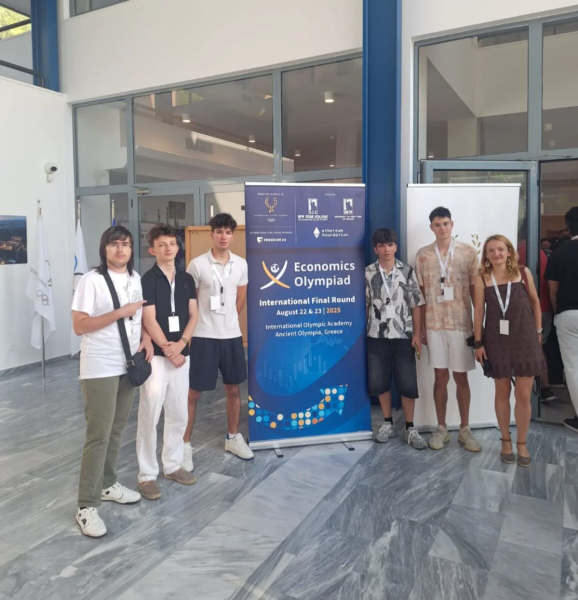 Cinci elevi români au reprezentat România la Finala Internațională a Olimpiadei de Economie din Grecia