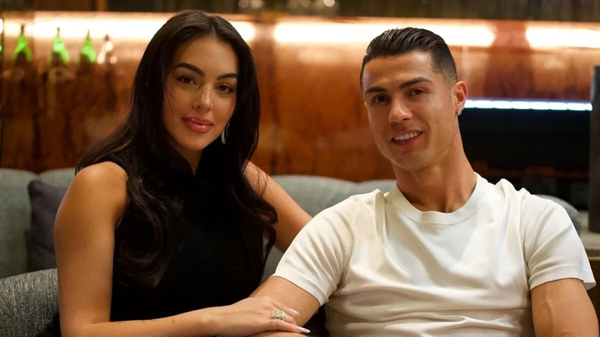 Cristiano Ronaldo a cerut-o de soție pe Georgina Rodriguez! Cum arată și cât costă inelul de logodnă