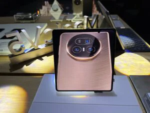 HONOR aduce oficial în România Magic V5, un telefon pliabil inovator în materie de design și performanță. (sursă foto: arhivă)