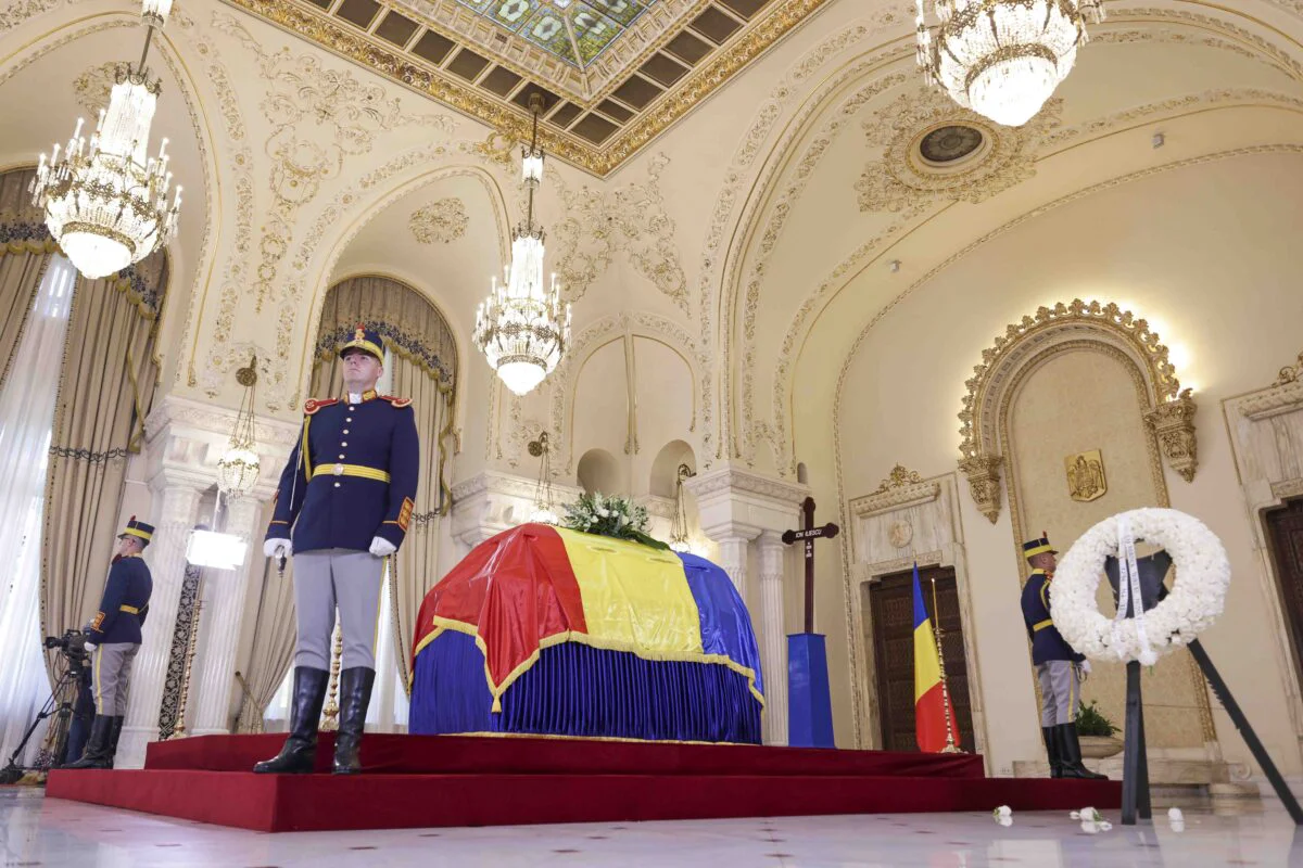 UPDATE Ultimul drum al fostului președinte Ion Iliescu: Sicriul a ajuns la Palatul Cotroceni, însoțit de garda de onoare
