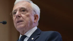 Mugur Isărescu