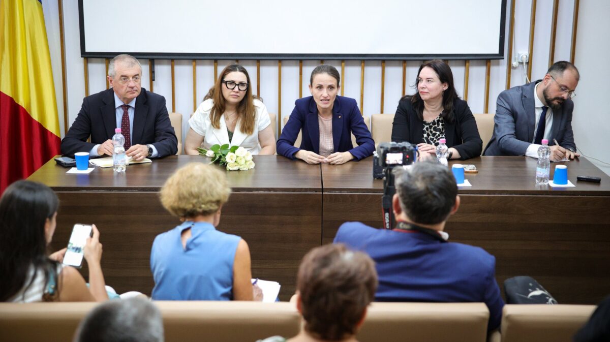 Oana Țoiu, Cernăuți