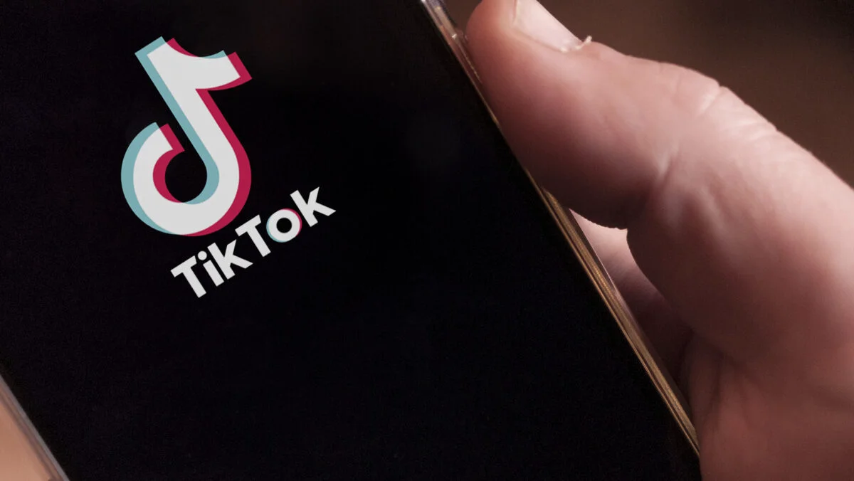 TikTok va concedia sute de angajați. Oamenii vor fi înlocuiți de inteligența artificială