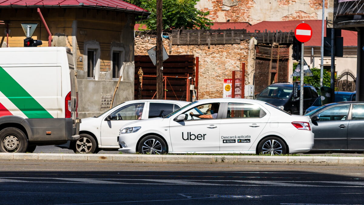 Codul Rutier 2025. Lege pentru românii care merg cu Bolt, Uber sau taxi. Amendă 600 lei dacă ești prins