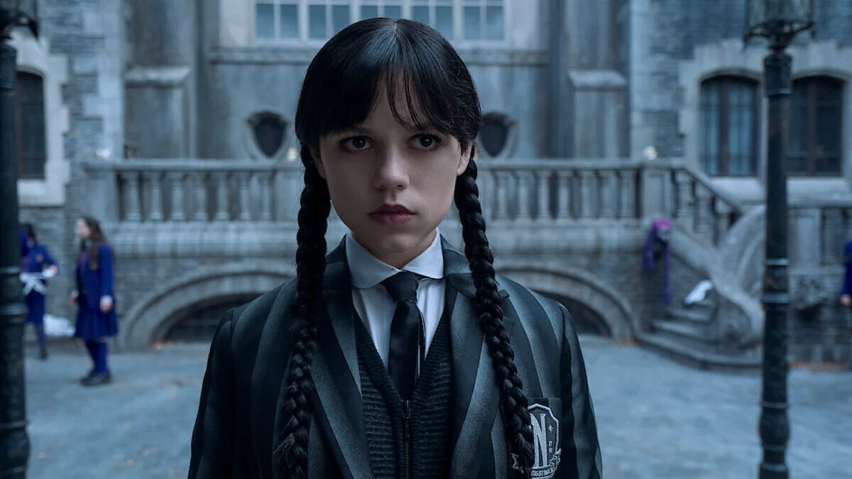 Wednesday s-a întors pe Netflix. Cum și-au primit numele Wednesday din „Familia Addams” și rudele sale
